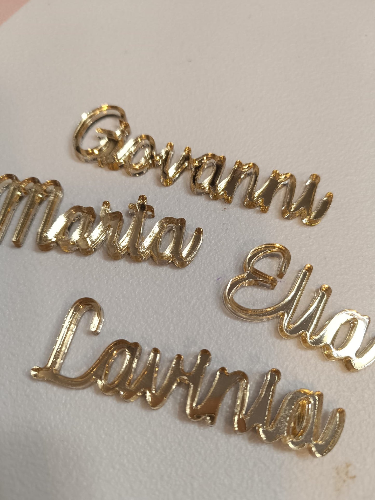 Segnaposto personalizzati per eventi e cerimonie in plexiglass oro