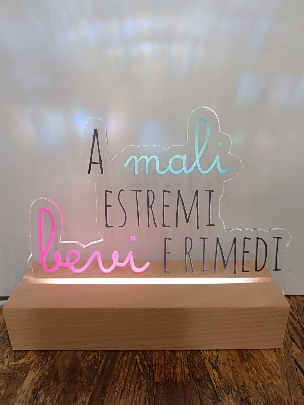 Lampada LED A mali estremi