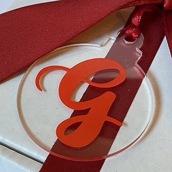 Pallina di Natale in plexiglass lettera rossa - Idee regalo