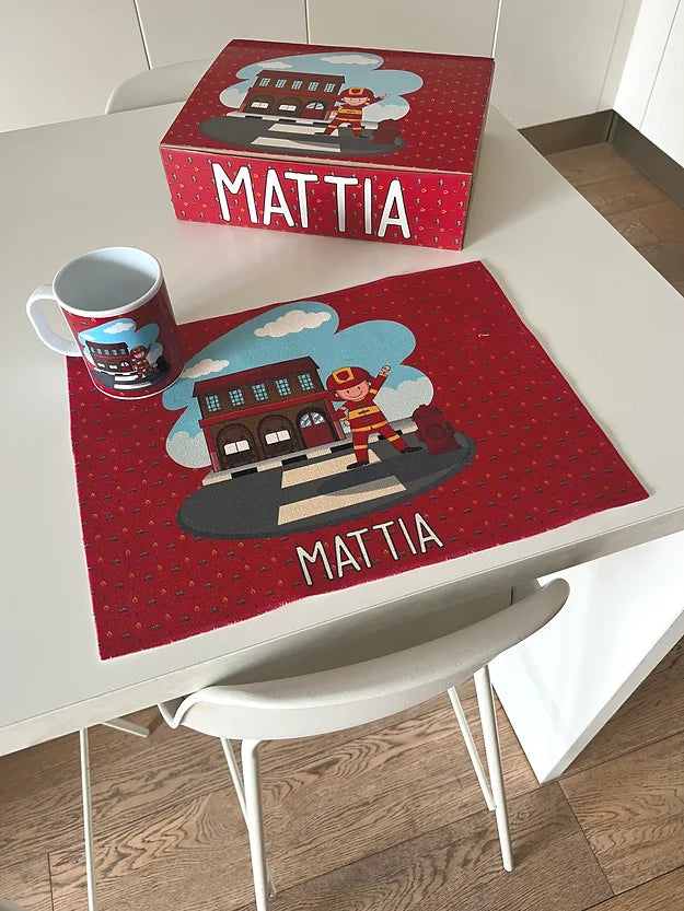 Set Regalo - Scatola Tovaglietta e Bicchiere Personalizzato con Pompiere - Idee regalo