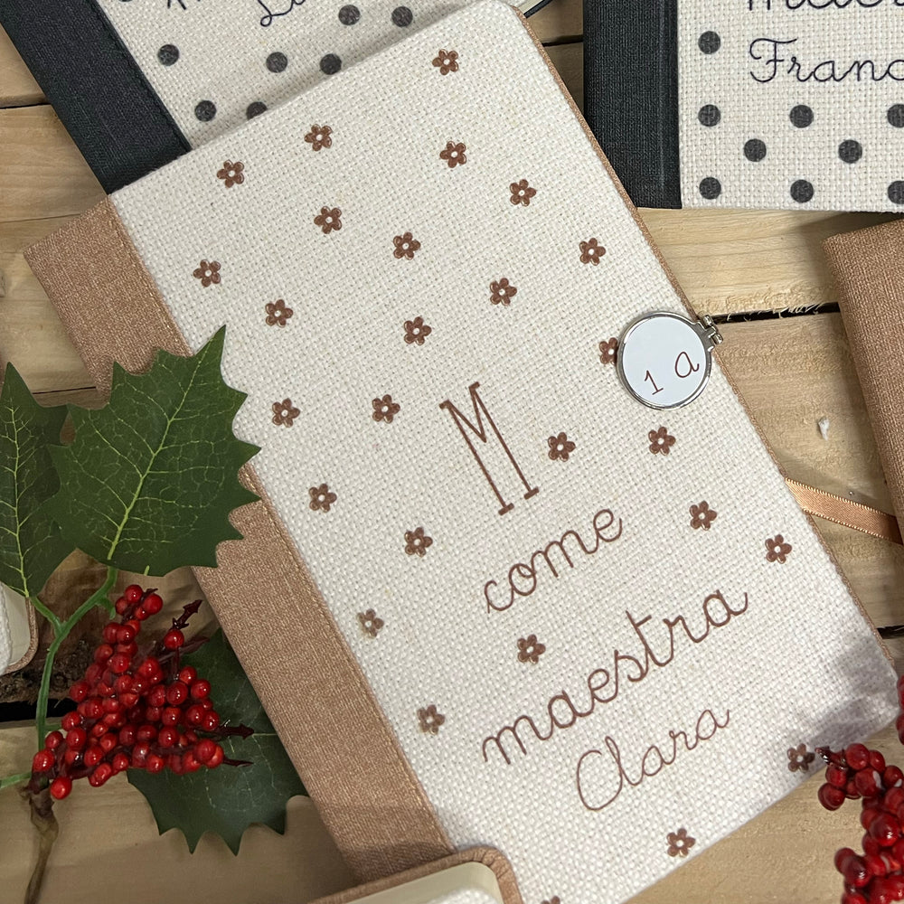 
                      
                        Agenda grande in juta maestra personalizzata
                      
                    